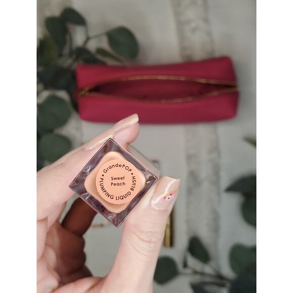 Grande Cosmetics Blush, Lipstick and Bag Bundle - Picture 9 of 14